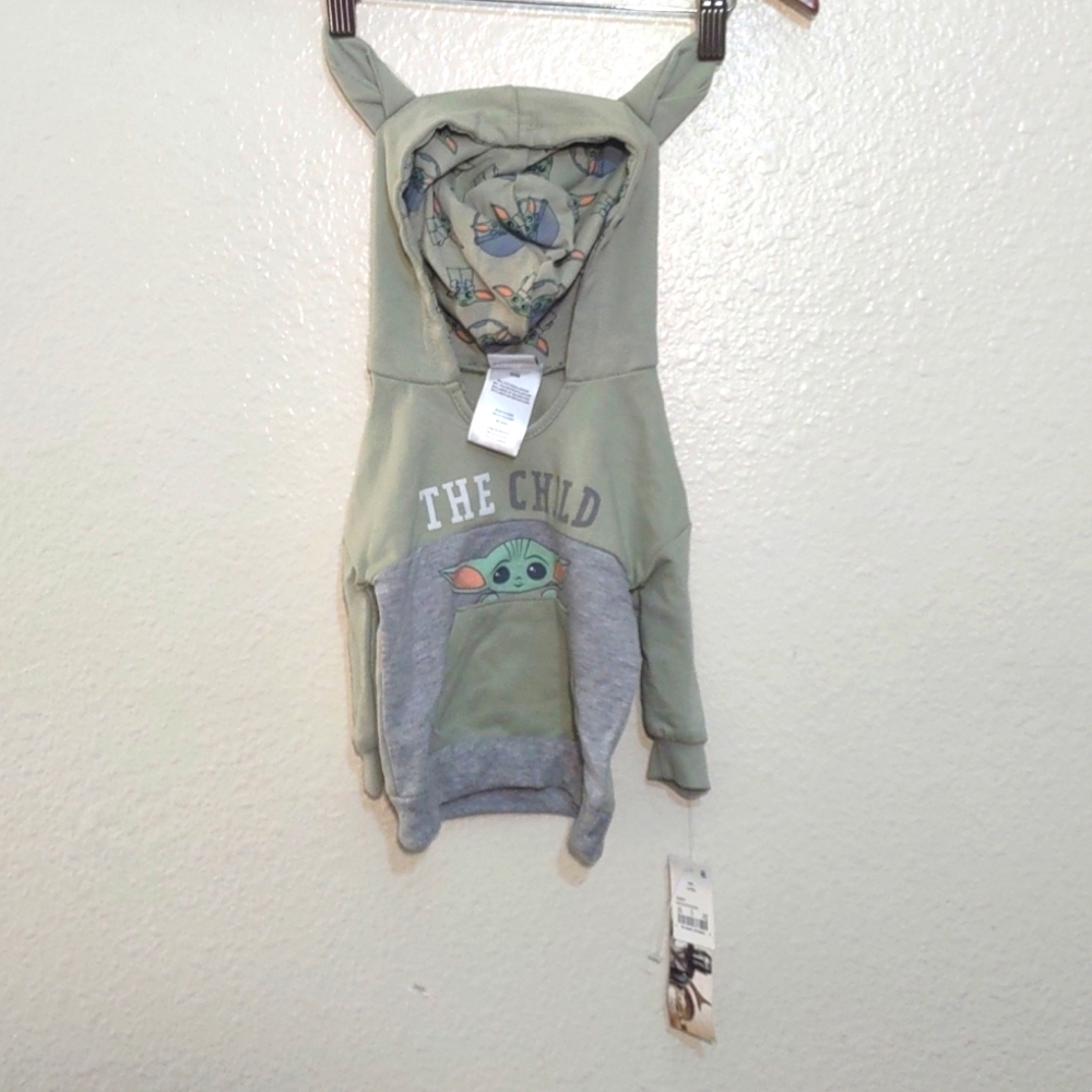 NEW WITH TAGS BABY YODA SWEATSHIRT CUTEST IN THE GALXY SIZE 6-9 MONTHS